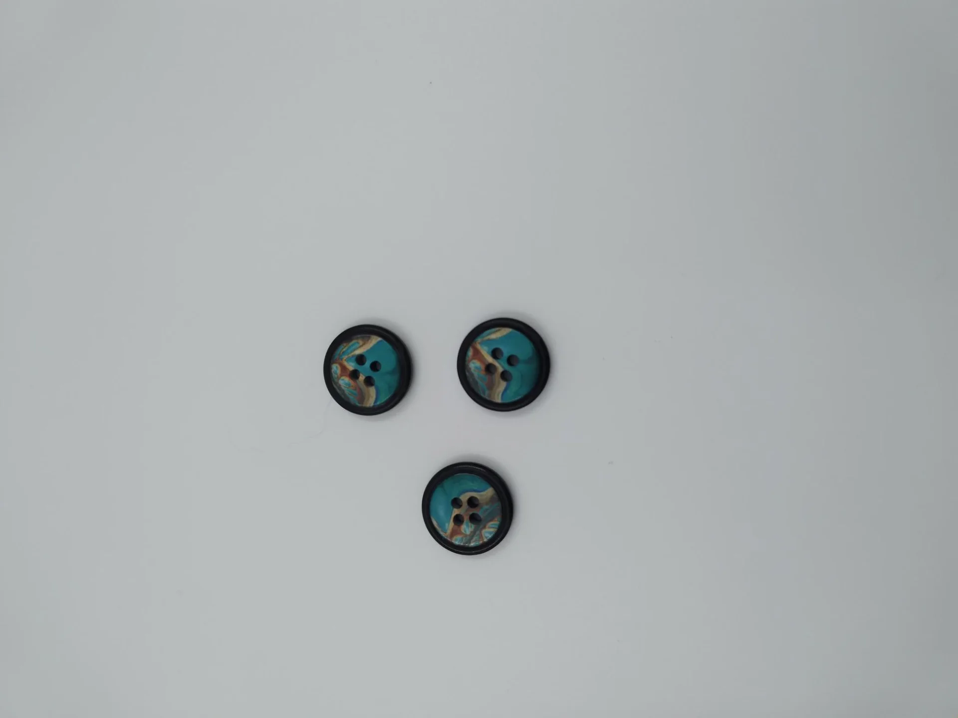 Button 1a42235 24 Col 450